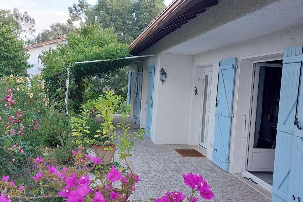 Villa De Charme Avec Piscine Saint-Jory Exterior photo