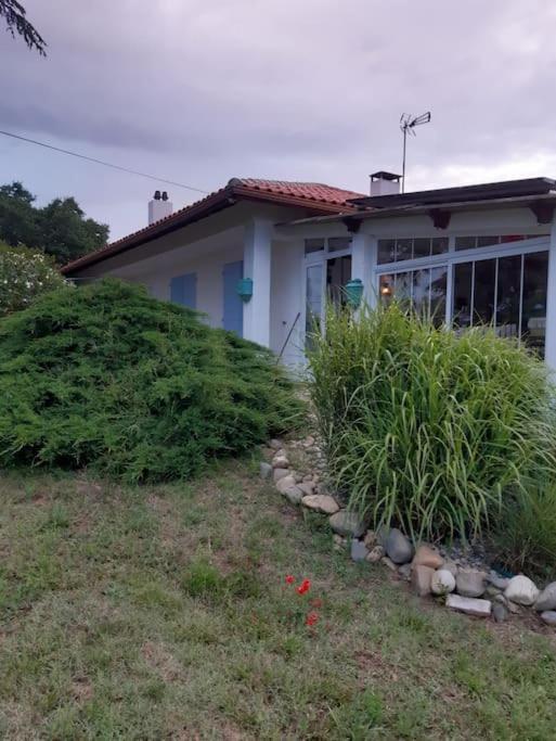 Villa De Charme Avec Piscine Saint-Jory Exterior photo